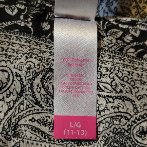 ✨️$3 or 2 for $5✨️Women's no boundaries, Large, polyester, loose fit - Picture 7 of 7